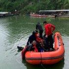 Cuerpo de Bomberos de Portoviejo buscaban a los desaparecidos.