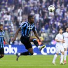 Joel Ordóñez es uno de los titulares en la defensa de Brujas.