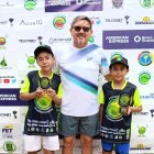 Premiación 11 años unificado Jeremy Reyes, Jonhny Saldivias (c) y Piero Palacios