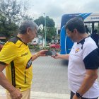 Gustavo Nivelo y Pepe Caballero hinchas de Barcelona que estuvieron en el partido de 1990.