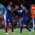 Willian Pacho (i) se ha convertido en un pilar de la defensa del PSG.