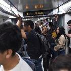 Usuarios reportaron que los trenes se han quedado parados en varias ocasiones.