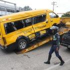 Así quedó el bus escolar luego del accidente.