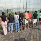 Entre hombres y mujeres están los detenidos del operativo de la Policía Nacional.