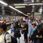 Los usuarios evacuaron un tren en la estación de La Alameda