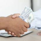 El IESS establece condiciones específicas de edad, tiempo de aportación y requisitos para acceder a la jubilación por vejez en 2025.