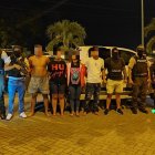 Los detenidos durante el operativo ejecutado por la Policía.