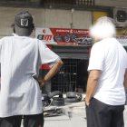 En este local de llantas de Guayaquil se dio uno de los ataques.