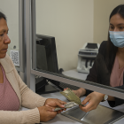 Imagen referencial. El cobro puede también ser realizado a través de ventanillas de pago.