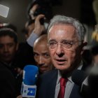 Álvaro Uribe informó de un posible atentado en su contra.