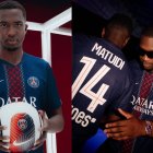 Willian Pacho con la nueva camiseta del PSG para la temporada 2025-2026.