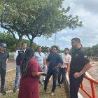 El alcalde Aquiles Álvarez (der.), en uno de sus recorridos por Guayaquil.