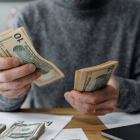 El SRI enfrenta nueva ola de reclamos por retrasos en la devolución del IVA.