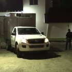 Escena del crimen en Jaramijó: Personal policial resguarda el centro nocturno donde cinco personas fueron asesinadas en un ataque armado la noche del 16 de julio.