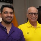 El presidente del COE, Jorge Delgado (i), posa junto al ministro del Deporte, José David Jiménez.