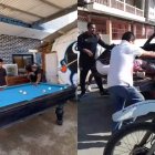 El hecho se registró la tarde del sábado en un billar que operaba de forma clandestina.