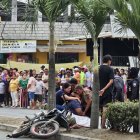 Padre e hijo fueron asesinados mientras se movilizaban en una motocicleta.