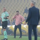 Ismael Rescalvo en la zona técnica del partido de Barcelona ante Liga de Quito.