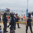 La policía en el lugar donde se produjo el crimen