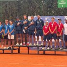 La delegación masculina en el podio del Sudamericano de Tenis Sub-16 en Paraguay.