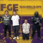 Uno de los sospechosos es de nacionalidad venezolana (arrodillado) y tendría pasado criminal en su país de origen.