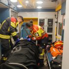 La mujer fue atendida en una ambulancia de los bomberos.