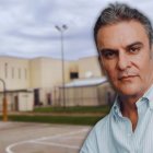 José Serrano se encuentra en un centro de detención de los Estados Unidos.