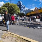 Pancarta que se desplomó durante las movilizaciones de este 12 de julio en Quito.