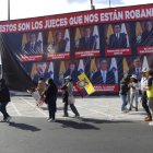 Estas pancartas, con el rostro de los jueces de la Corte Constitucional, aparecieron en las marchas convocadas por Daniel Noboa este 12 de agosto.