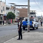 El adulto mayor caminaba por una vereda en el norte de Machala cuando se vio envuelto en un tiroteo