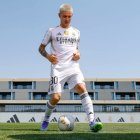 Franco Mastantuono lució el blanco puro en su presentación con Real Madrid este jueves 14 de agosto.