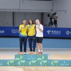 Gabriela Vargas (i) en su tercer podio de los Juegos Mundiales de Chengdú.