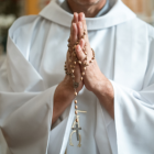 El sacerdote fue separado para investigaciones.