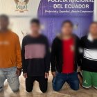 Cuatro adultos fueron aprehendidos y un menor que estaba con ellos fue aislado.