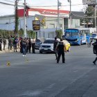 Un hombre fue asesinado a tiros cuando viajaba con integrantes de su familia