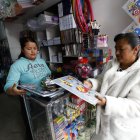 Jazmín Galindo hará descuentos y combos para la venta de útiles escolares en su papelería.