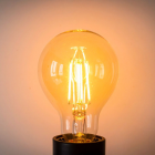 Tecnología futurista de transmisión de energía sin cables que podría revolucionar el suministro eléctrico en zonas remotas y de difícil acceso.