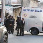 El equipo de Medicina Legal levantó el cuerpo.