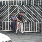 Personal de Bomberos llegó luego de unas horas a investigar las causas del incendio.