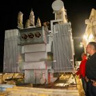 El alcalde Vicko Villacís supervisa las maniobras para el traslado del transformador desde la planta La Toma, en Guayaquil, hasta Esmeraldas.