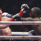 Terence Crawford (d) fue claramente superior  experimentado mexicano que deja escapar un posible retiro a sus 35 años.