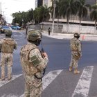 Militares y policías llegaron a custodiar la unidad judicial durante la alerta de explosivos.