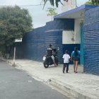Varias mujeres y estudiantes protagonizaron una riña en los exteriores de un plantel educativo en Guayaquil.