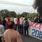 Un centenar de personas participaron en el bloqueo de vía del recinto 24 de Mayo.