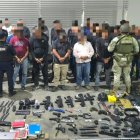 Operativo en Vista Hermosa, Michoacán, donde fueron detenidos 38 integrantes de La Luz del Mundo por posesión de armas y equipo táctico.