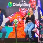 Dos periodistas peruanos se pelean en un programa deportivo en vivo, tras la eliminación de Alianza Lima.