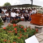 Riker Emilio Valencia Ramírez, conocido como Magnus R Troy, fue sepultado en el Camposanto Jardines de la Paz, en el sur de Esmeraldas