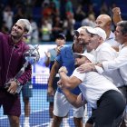 Carlos Alcaraz y su festejo tras ganar el título del Torneo de Tokio.