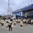 La mañana de este viernes 3 de octubre se realizó el desfile cívico que recorrió las principales calles de Muisne.