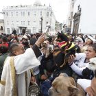 Los padres bendijeron a los animales afuera del convento de San Francisco, en el centro de Quito.